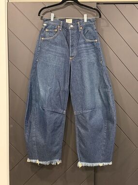 NWOT Citizens of Humanity
Horseshoe Frayed Jeans 25